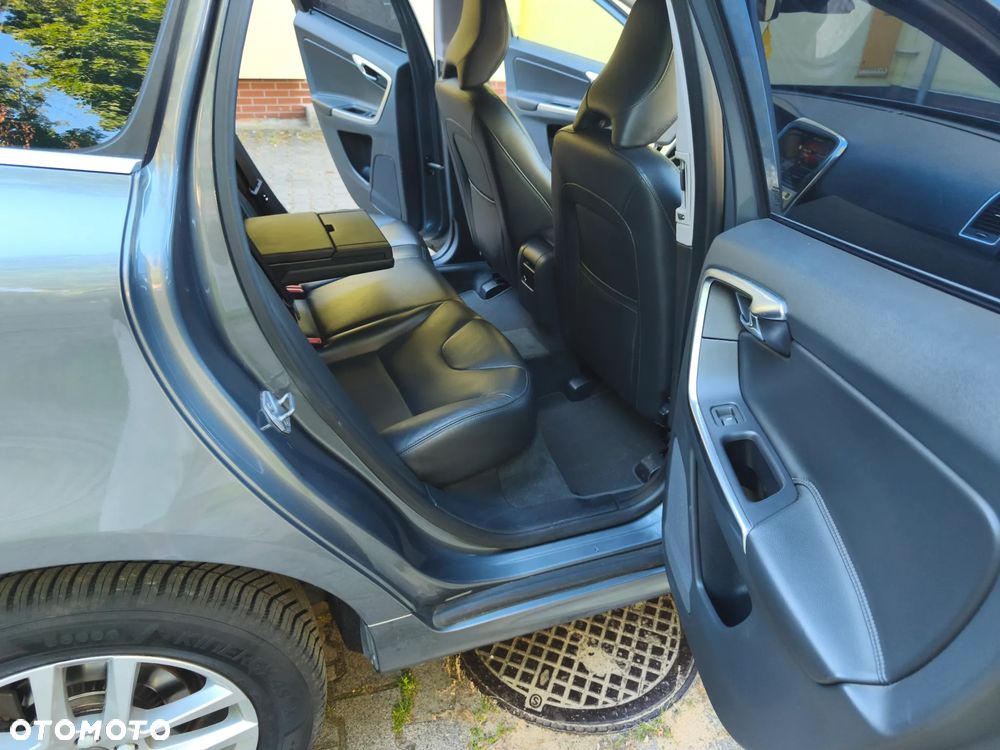 Volvo XC 60 D4 Geartronic Summum - 24