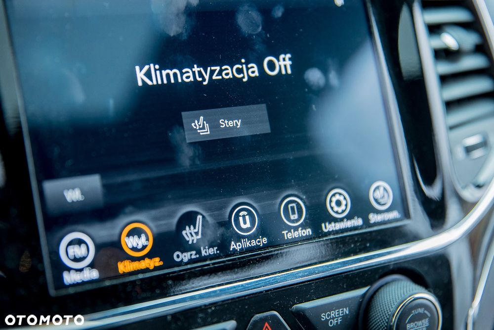 Jeep Grand Cherokee - 24