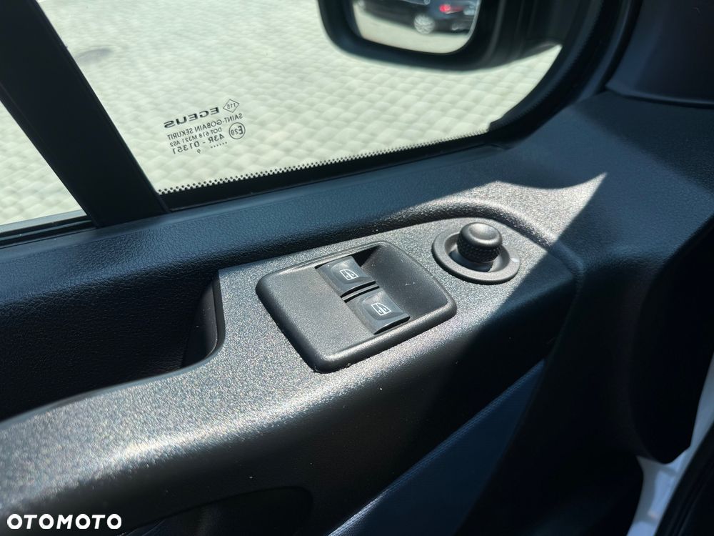 Opel Vivaro - 18