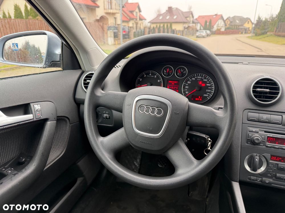 Audi A3 Sportback 1.6 FSI Ambiente - 19