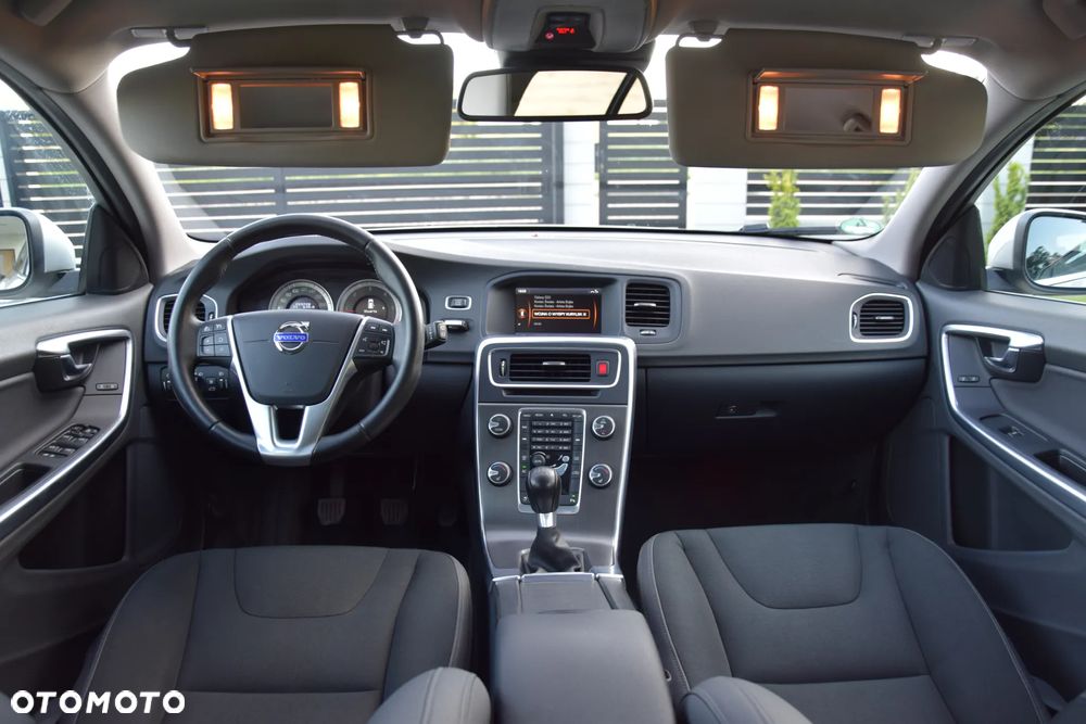 Volvo V60 D3 Momentum - 34