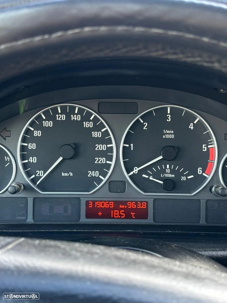 BMW 320 d Touring - 8