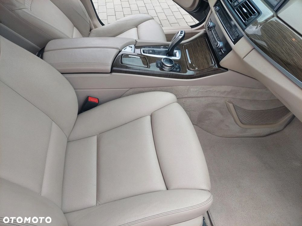 BMW Seria 5 525d xDrive Modern Line - 21