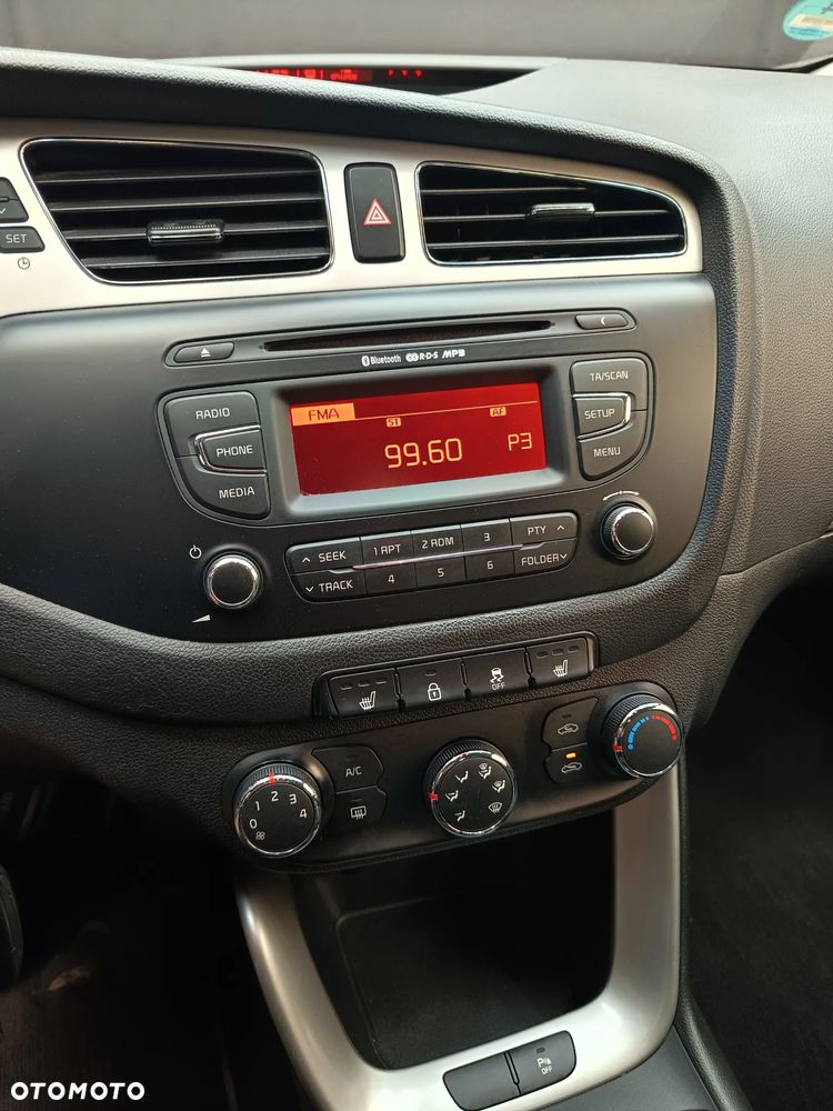 Kia Ceed 1.6 CRDi 128 Fifa World Cup Edition - 25