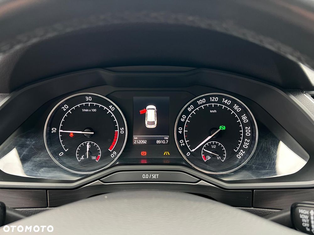 Skoda Superb 2.0 TDI DSG Style - 23
