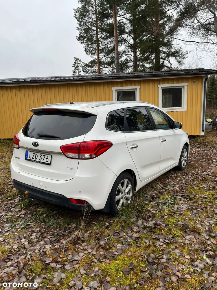 Kia Carens 1.7 CRDi 115 Dream Team Edition - 3