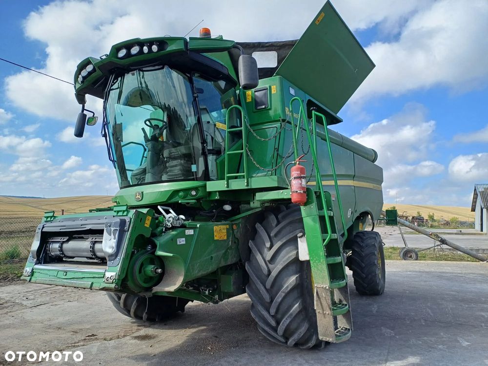 John Deere S790 - 8
