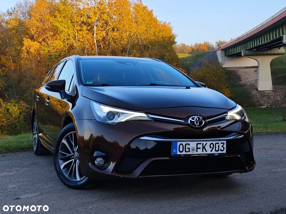 Toyota Avensis 2015 photo 2