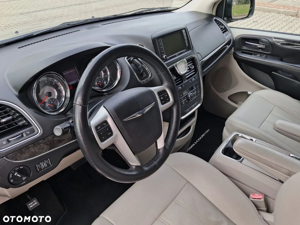 Chrysler Town & Country 3.6 Touring - 21