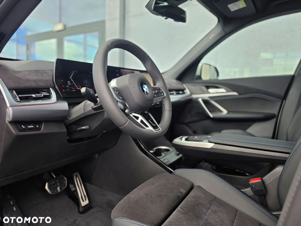 BMW X1 sDrive20i mHEV - 17