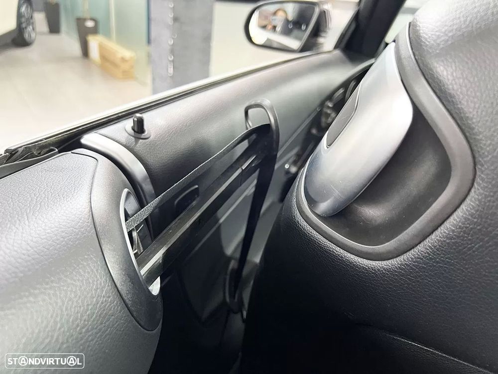 Mercedes-Benz C 180 Cabrio AMG Line - 27