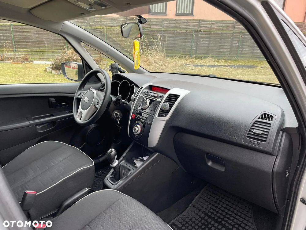Kia Venga 1.6 L - 11