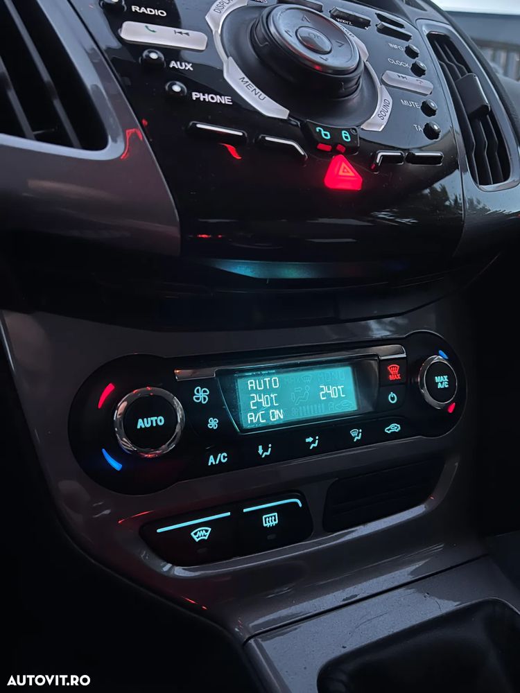 Ford Focus 2.0 TDCI DPF Titanium - 12