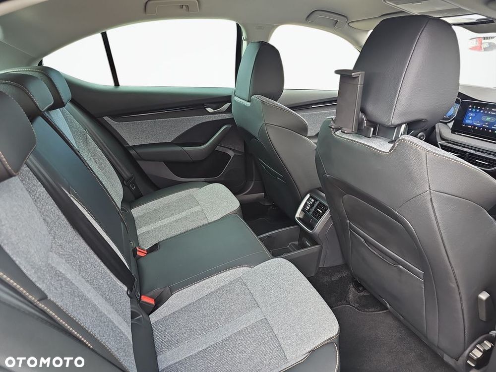 Skoda Octavia 1.5 TSI mHEV Selection DSG - 12