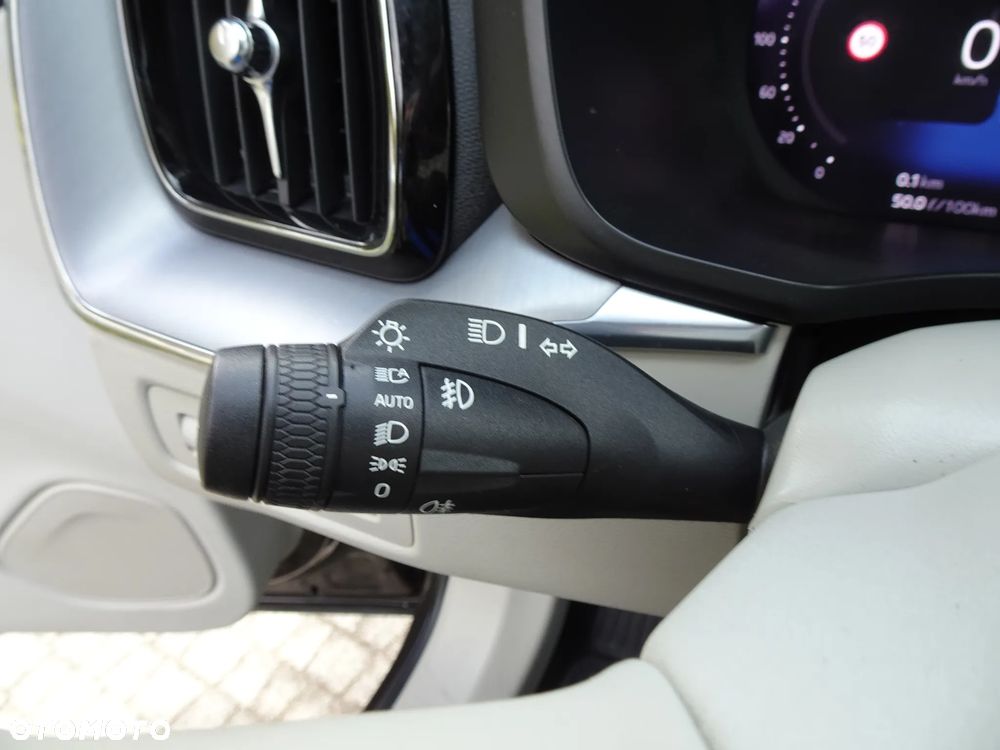 Volvo XC 60 B4 D Momentum Pro - 39