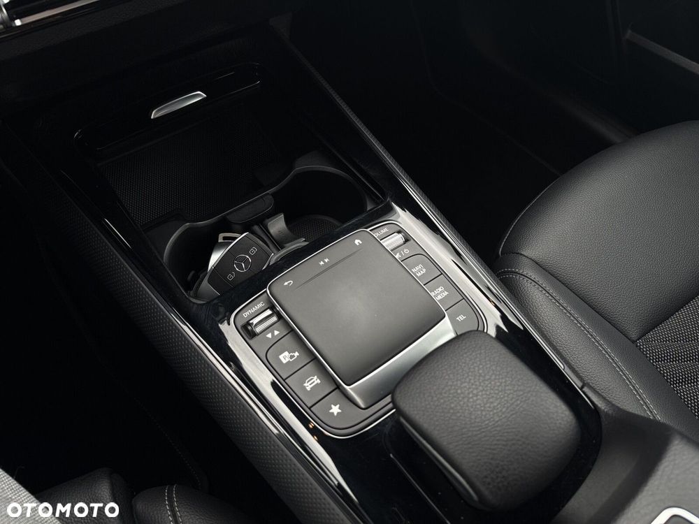 Mercedes-Benz GLB 200 7G-DCT - 27