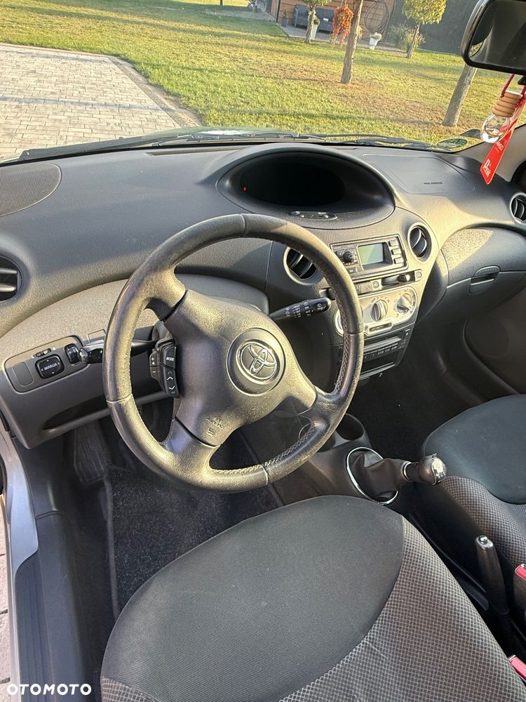 Toyota Yaris 1.0 Base - 8