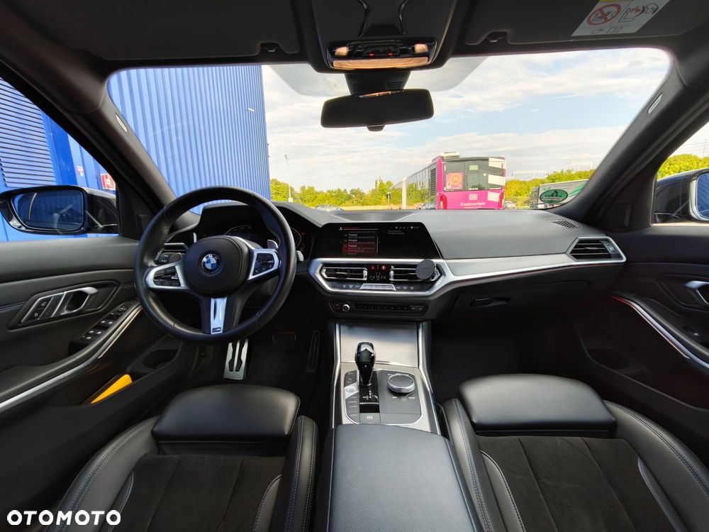 BMW Seria 3 320d M Sport - 11