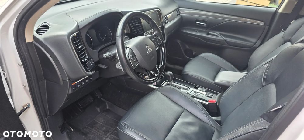 Mitsubishi Outlander 2.0 Instyle SDA 4WD CVT - 28