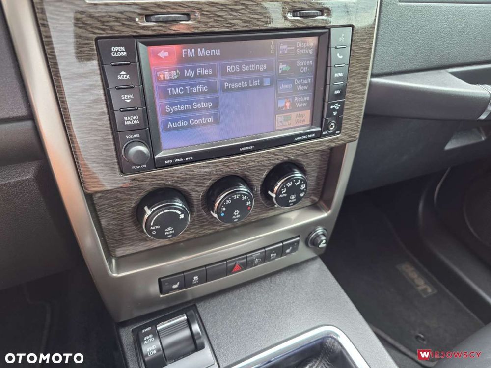 Jeep Cherokee - 24