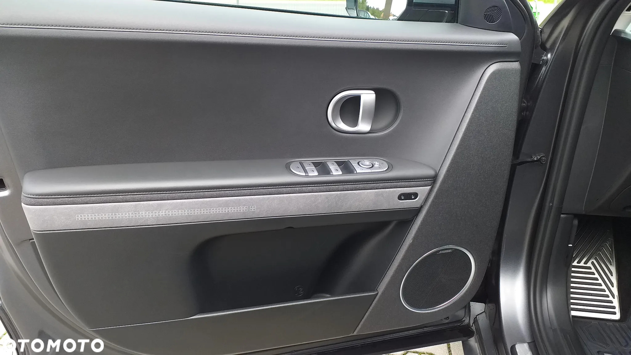 Hyundai IONIQ - 10