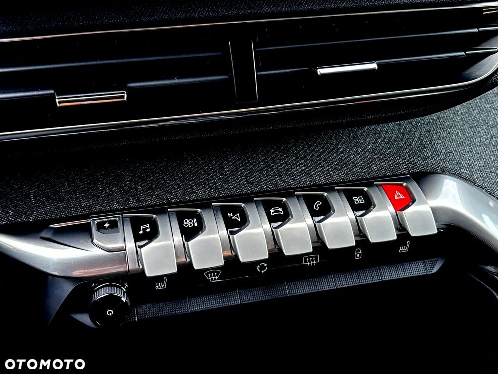 Peugeot 3008 Plug-In Hybrid 225 e-EAT8 Allure Pack - 29