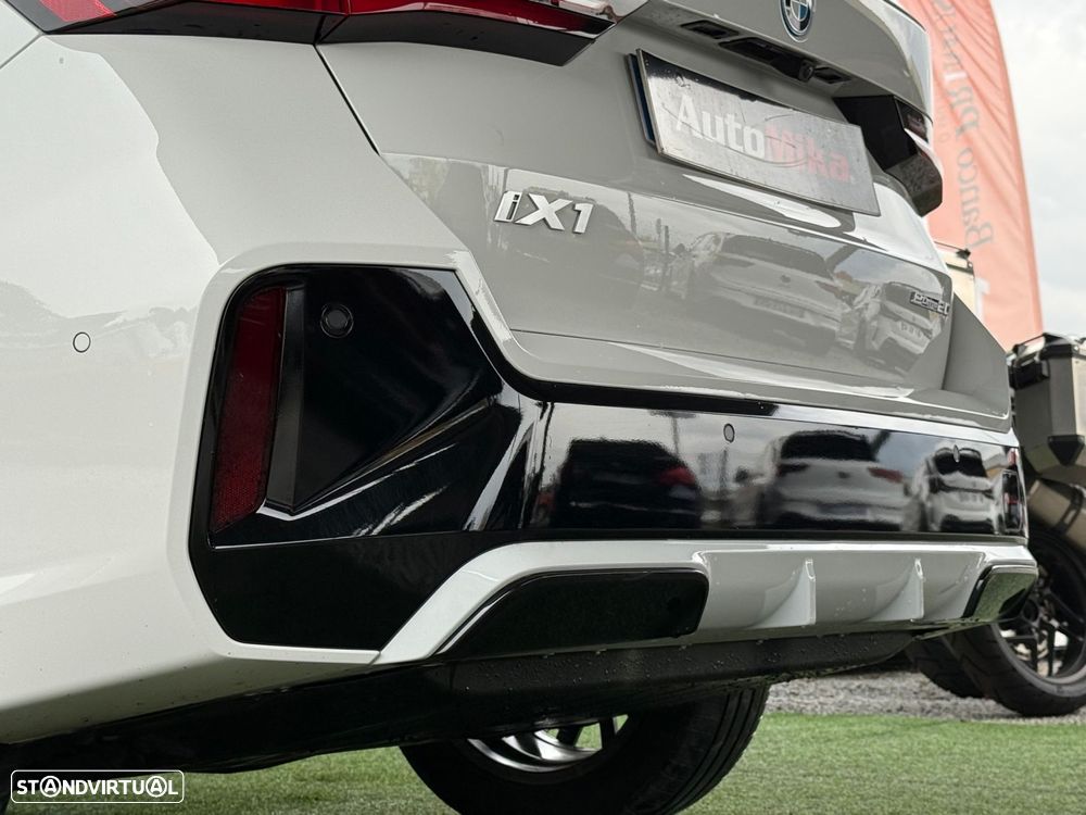 BMW iX1 eDrive20 Pack Desportivo M - 29