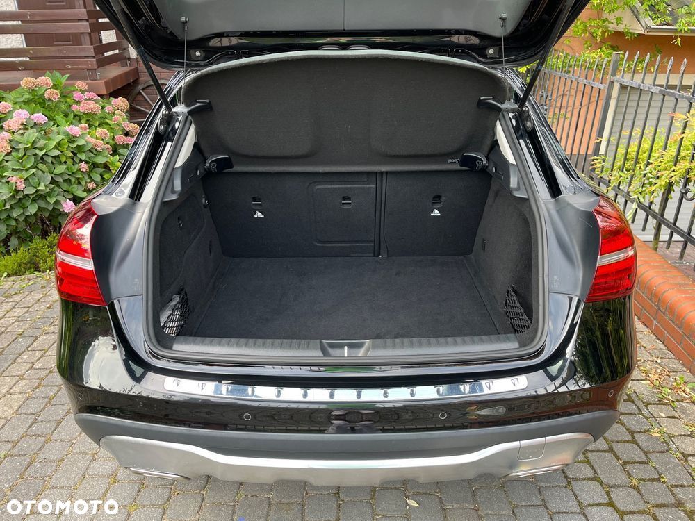 Mercedes-Benz GLA 200 7G-DCT Urban - 12