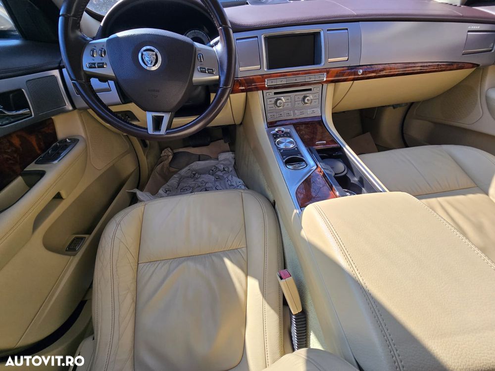 Jaguar XF 3.0 V6 Premium Luxury - 11