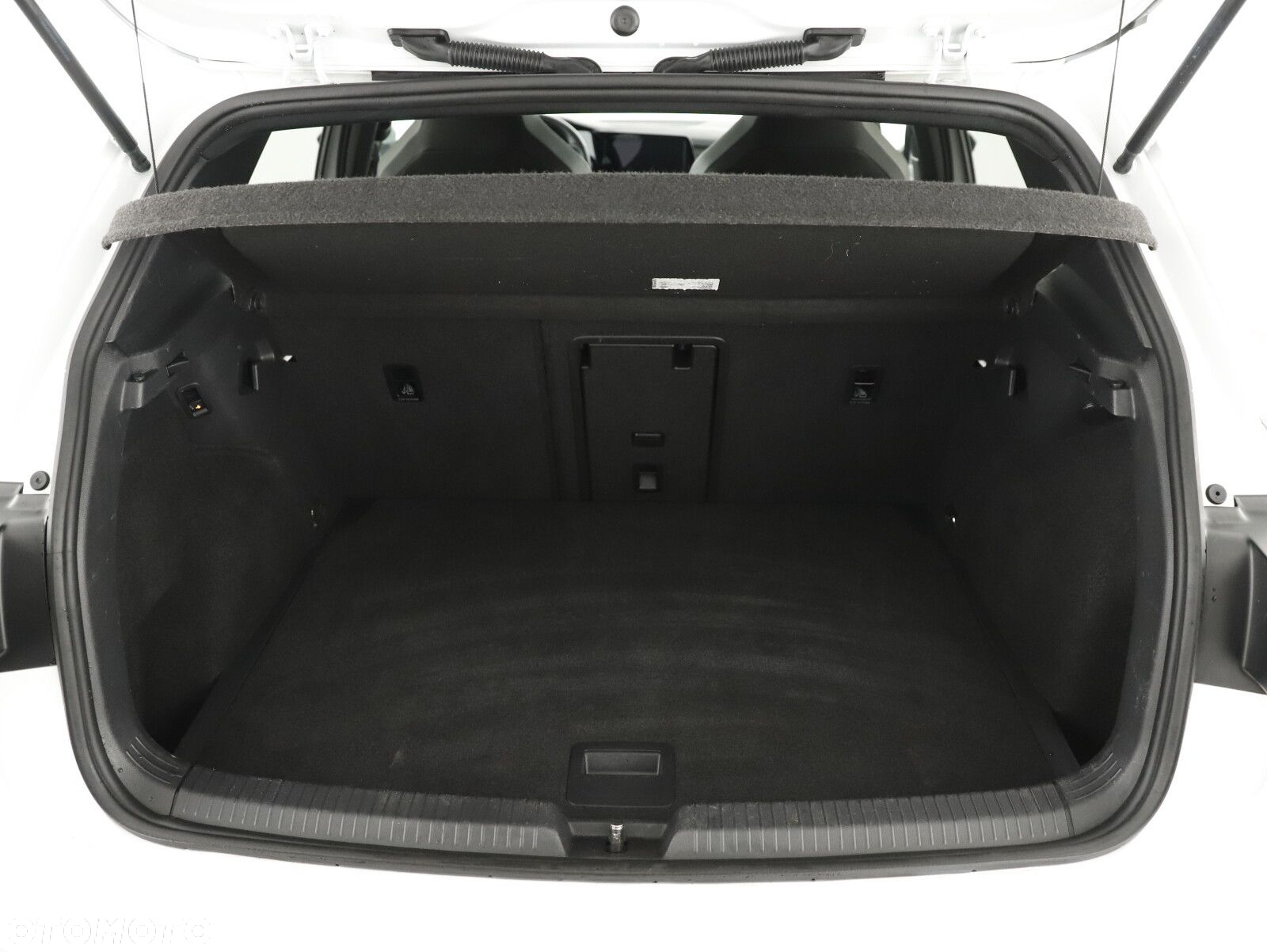 Volkswagen Golf - 24