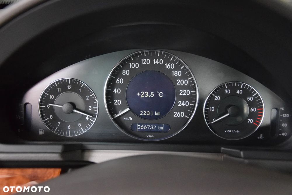 Mercedes-Benz Klasa E 320 T 4 Matic Elegance - 18
