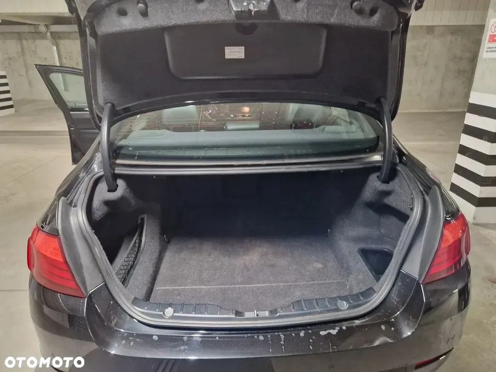 BMW Seria 5 525d xDrive - 11