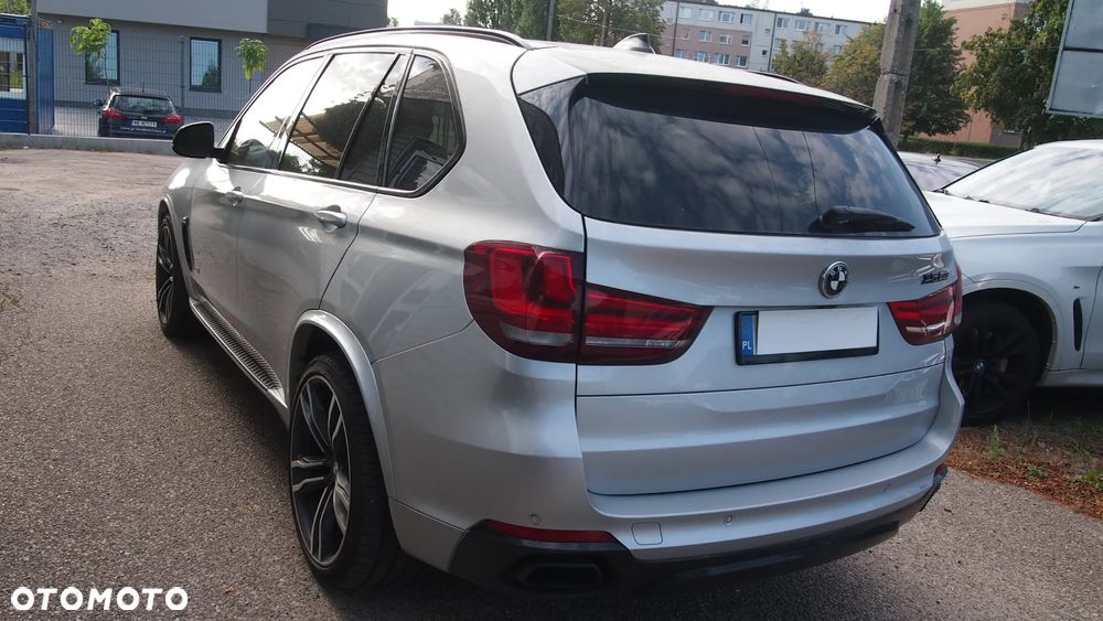 BMW X5 M M50i - 2