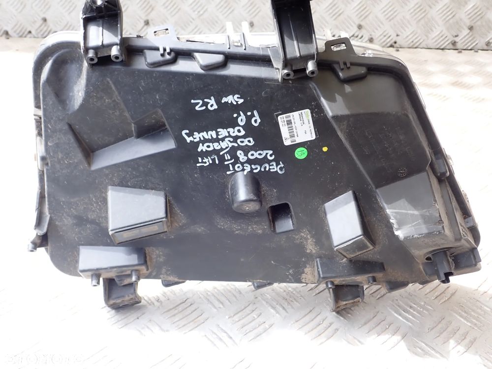 ŚWIATŁA DO JAZDY DZIENNEJ LEWE / PRAWE  PEUGEOT 2008 II LIFT 9850423580 / 980436380 - 6