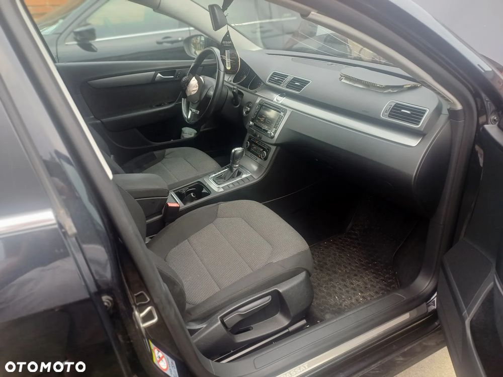 Volkswagen Passat - 12