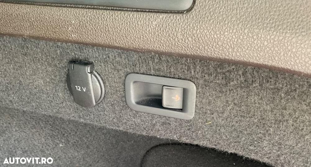 Volkswagen Passat Variant 2.0 TDI SCR 4Motion DSG Highline - 11