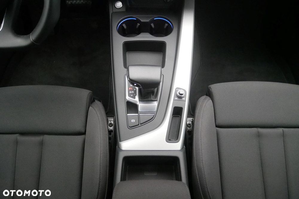 Audi A4 Limousine - 11