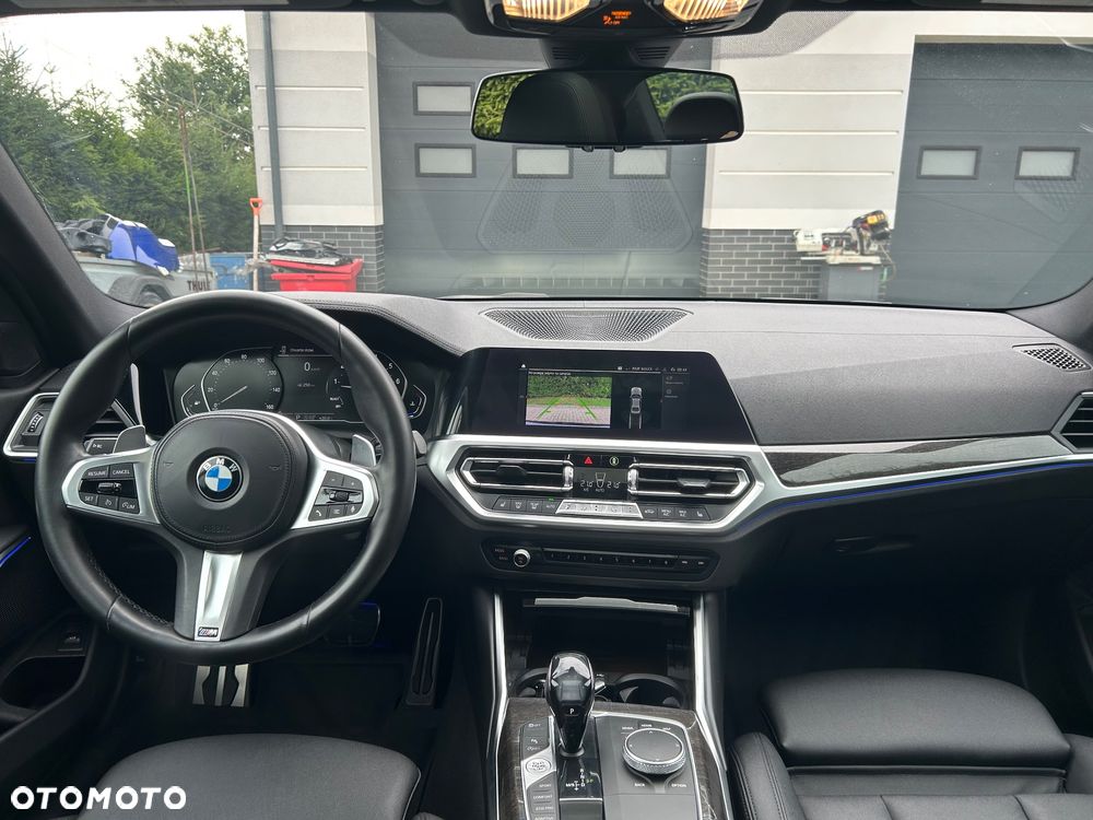 BMW Seria 3 330i - 25