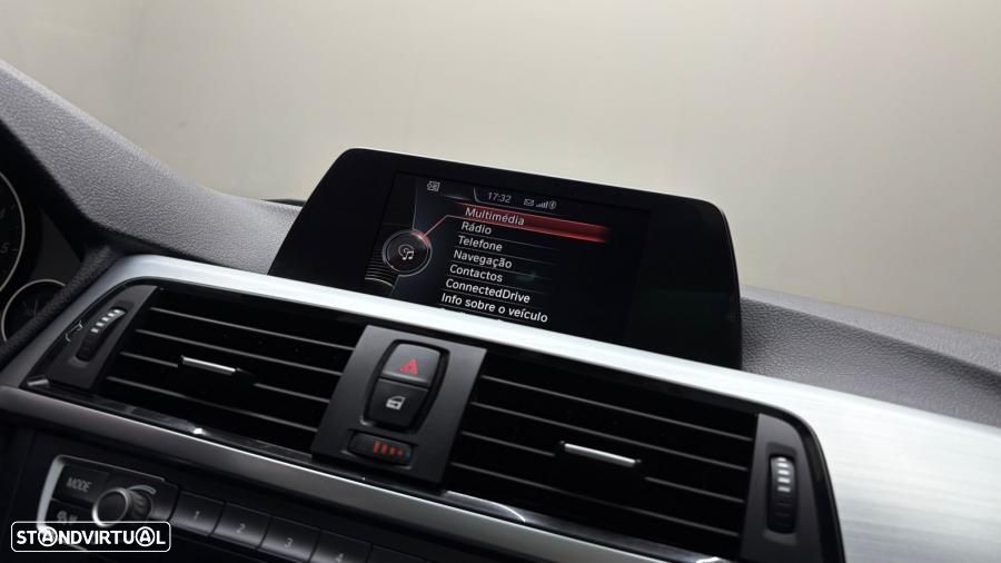 BMW 320 d Touring xDrive Sport Line - 18