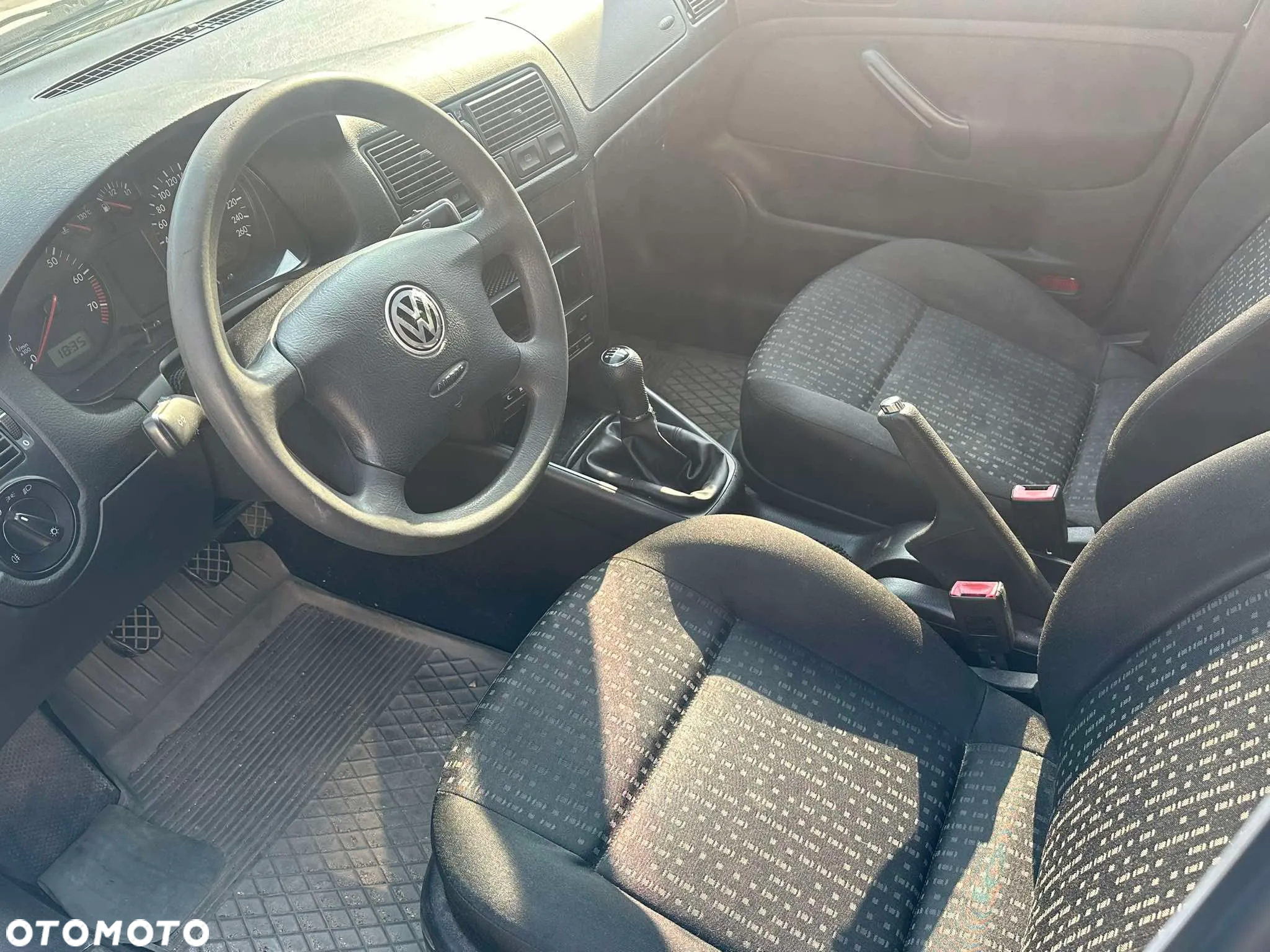 Volkswagen Golf - 6