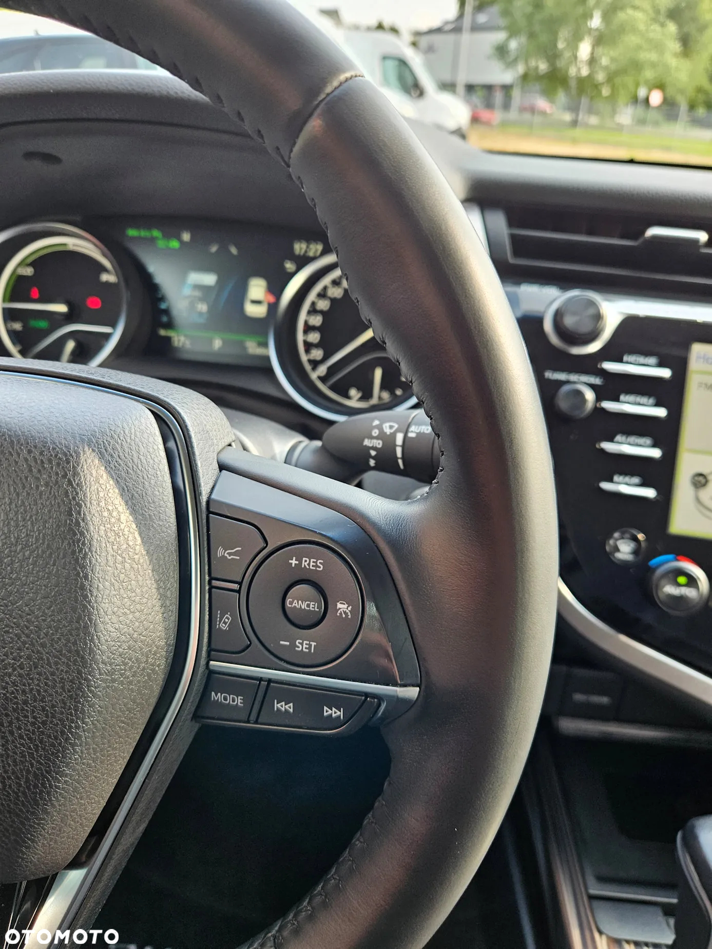 Toyota Camry 2.5 Hybrid Executive CVT - 19