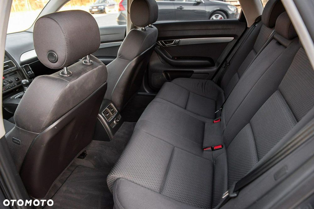 Audi A6 Avant 2.4 - 7