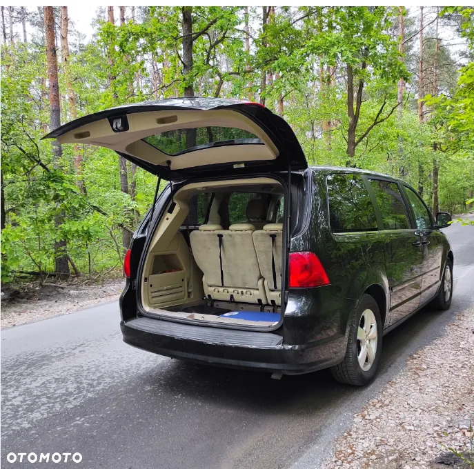 Volkswagen Routan - 17