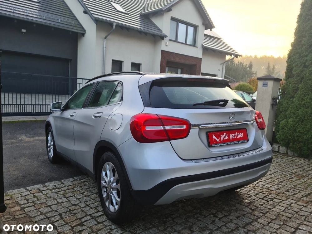 Mercedes-Benz GLA - 10