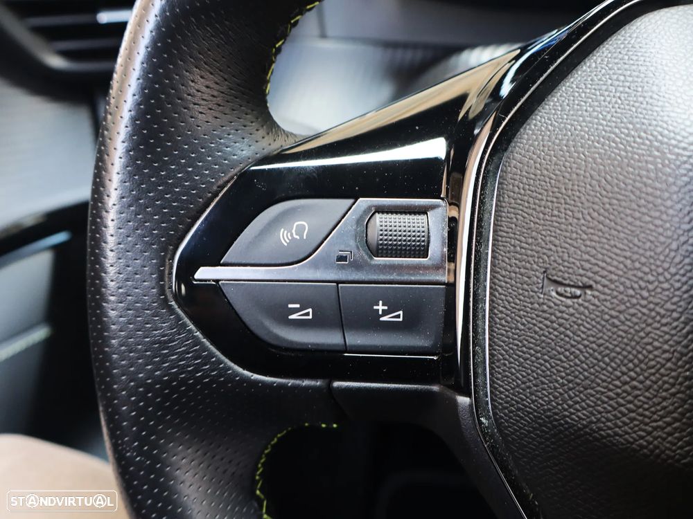 Peugeot e-208 GT - 13