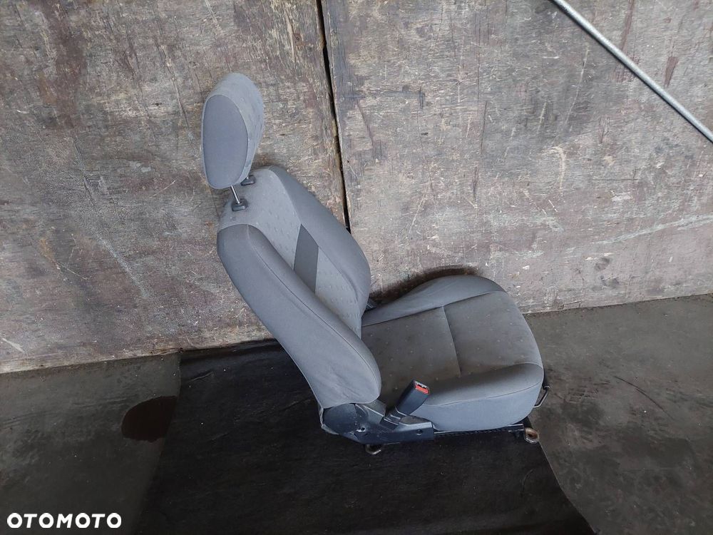 FOTEL LEWY PRZÓD HYUNDAI GETZ I - 2