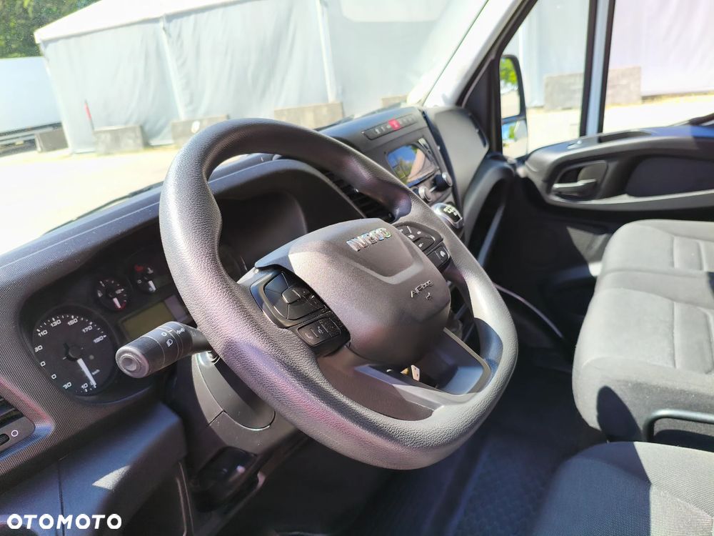 Iveco Daily 3,0 kontener z windą - 17