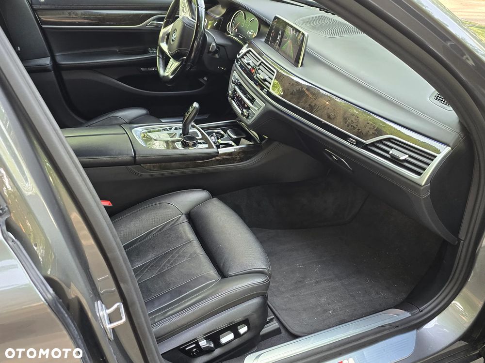 BMW Seria 7 750i xDrive - 10