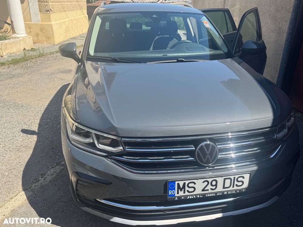 Volkswagen Tiguan - 1
