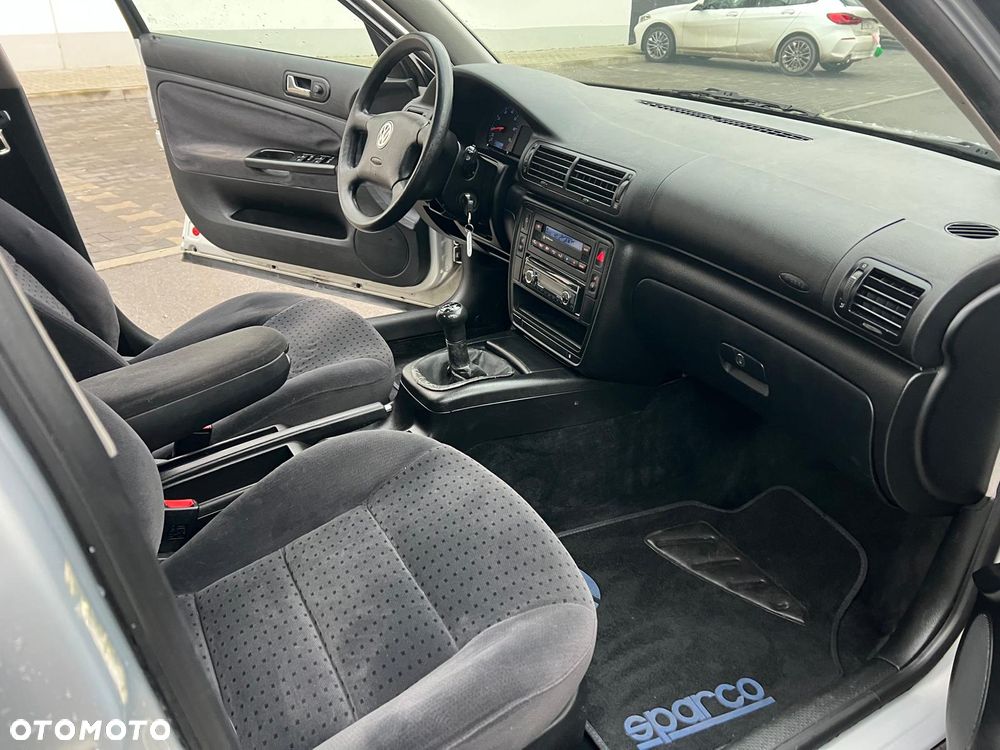 Volkswagen Passat 1.8T Trendline - 24